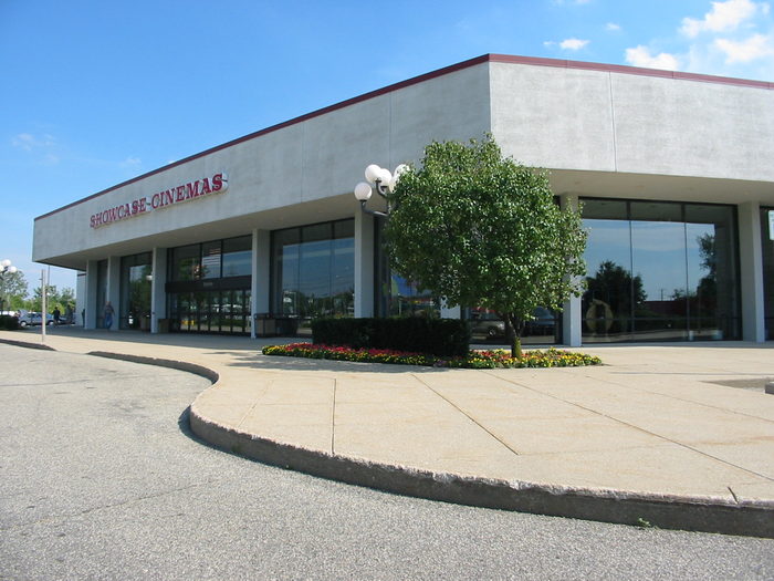 Showcase Cinemas Grand Rapids - 2002 Photo (newer photo)
